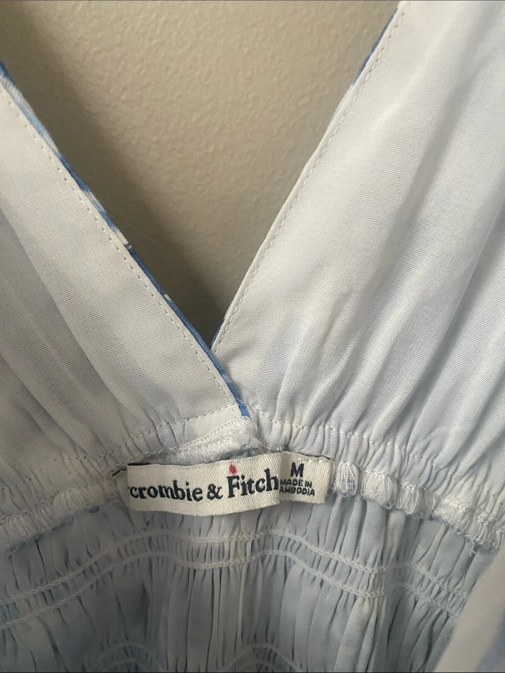 Abercrombie and Finch Crinkled Blue Floral V-Neck Maxi Dress medium